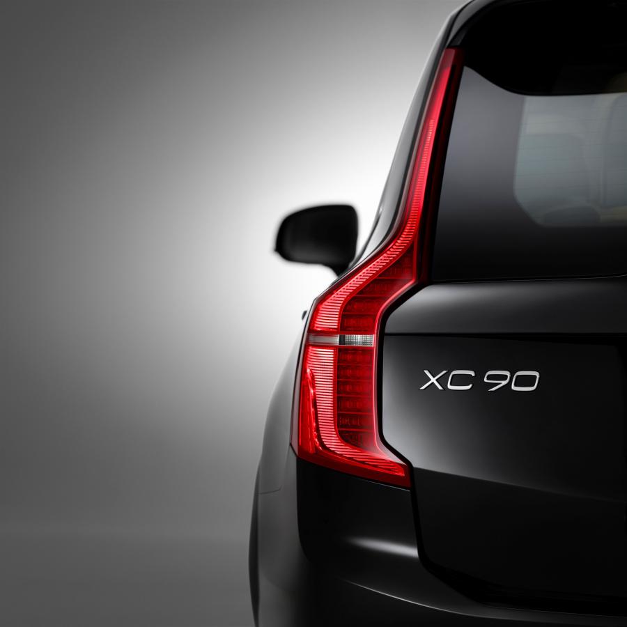  Volvo XC90 T6 AWD First Edition 2014 года  (фото 19 из 38)